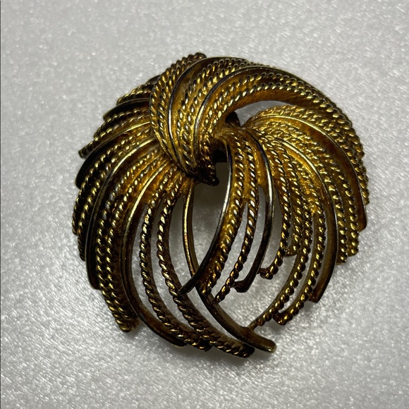Monet Jewelry - Vintage Monet Signed 1960s Cordelia Gold Tone Swirl Rope-Textured Brooch